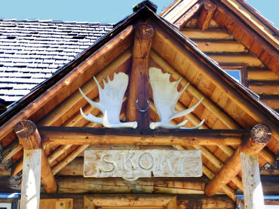 Skoki Lodge Eingang